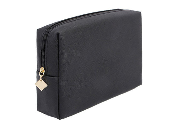 حقيبة صغيرة بتصميم بسيط باللون الأسود ومستحضرات التجميل ، حقيبة مكياج سوداء للسيدات